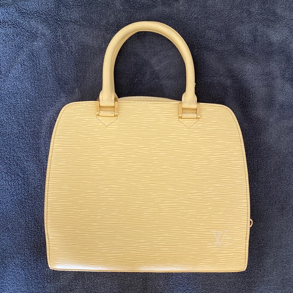 Louis Vuitton Pont Neuf Epi Leather Purse in Beige
